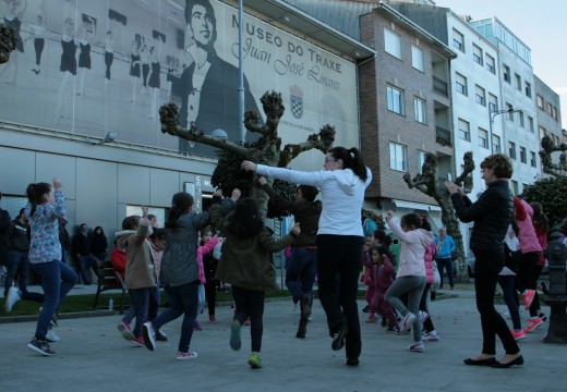 Ordes celebra a pé de rúa o Día Internacional da Danza